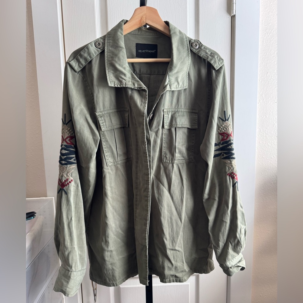 Velvet Heart Shirt Jacket Army Green Embroidered Southwestern Aztec Medium